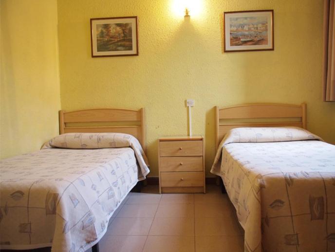 Basic Triple Room with Shared Bathroom,254515413:JPEG