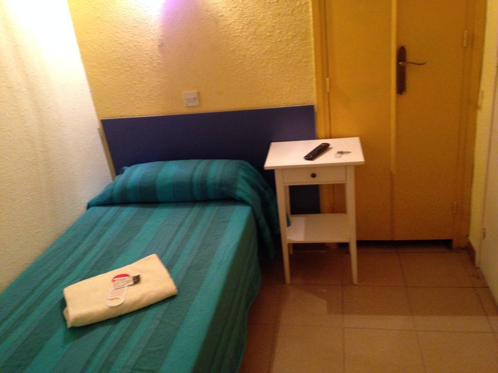 Single Room with Shared Bathroom,326150254:JPEG